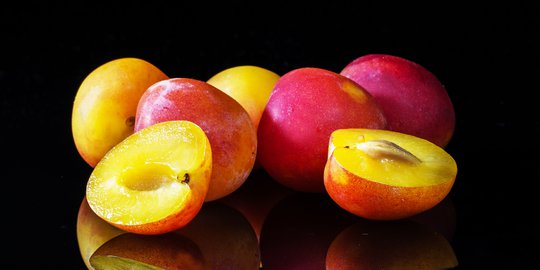 Manfaat Mengonsumsi Buah Plum Untuk Kesehatan